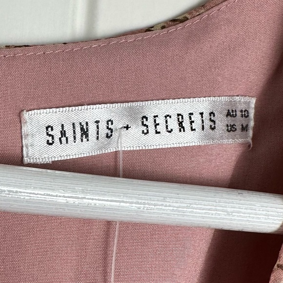 Saints + Secrets Long balloon sleeve leopard print blush romper size medium - Picture 5 of 10